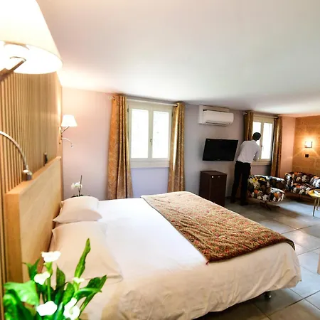 Des Aigras - & Restaurant De Charme En Provence Hotel 3*