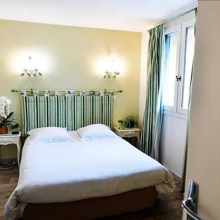 Des Aigras - & Restaurant De Charme En Provence 3*