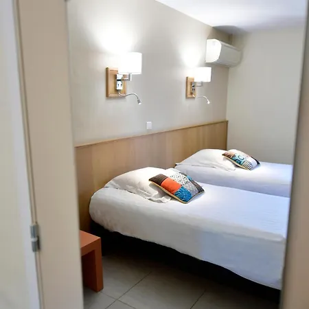 Des Aigras - & Restaurant De Charme En Provence Hotel 3*